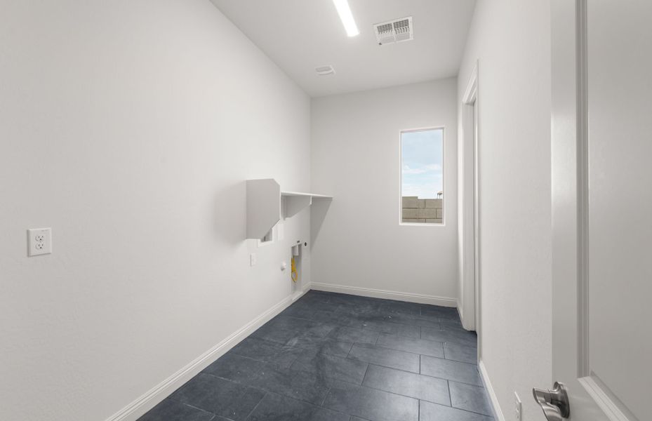 Spacious, unfurnished interior of a new home in Artisan at Asante, Surprise (Image 17).