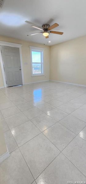 Spacious, unfurnished interior of a new home in , Eagle Pass (Image 8).