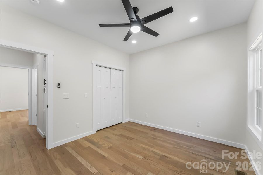 Spacious, unfurnished interior of a new home in , Marion (Image 39).