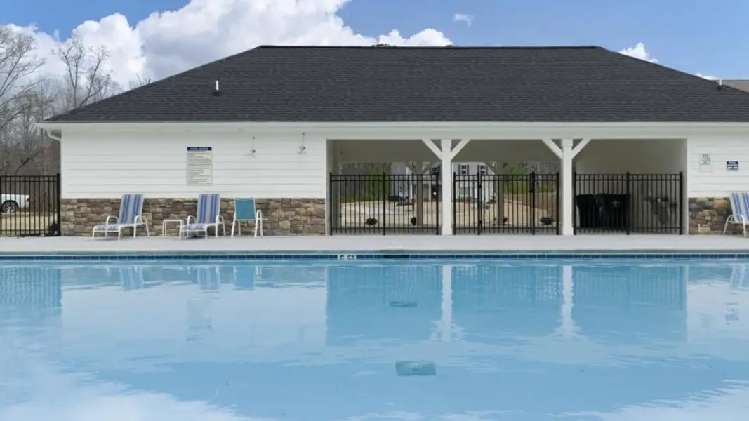 Community amenities in Aurora Creek, Dallas (Image 4).