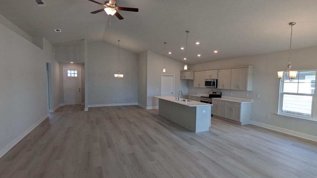 Spacious, unfurnished interior of a new home in The Bluffs at Lafayette, Freeport (Image 10).