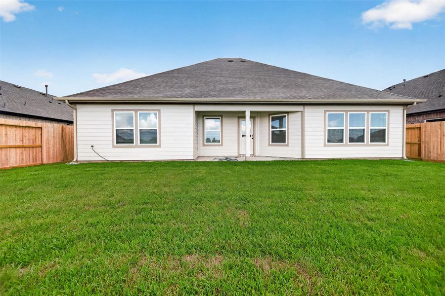 Exterior details and patio area of a home in Foxtail Palms, Manvel (Image 26).