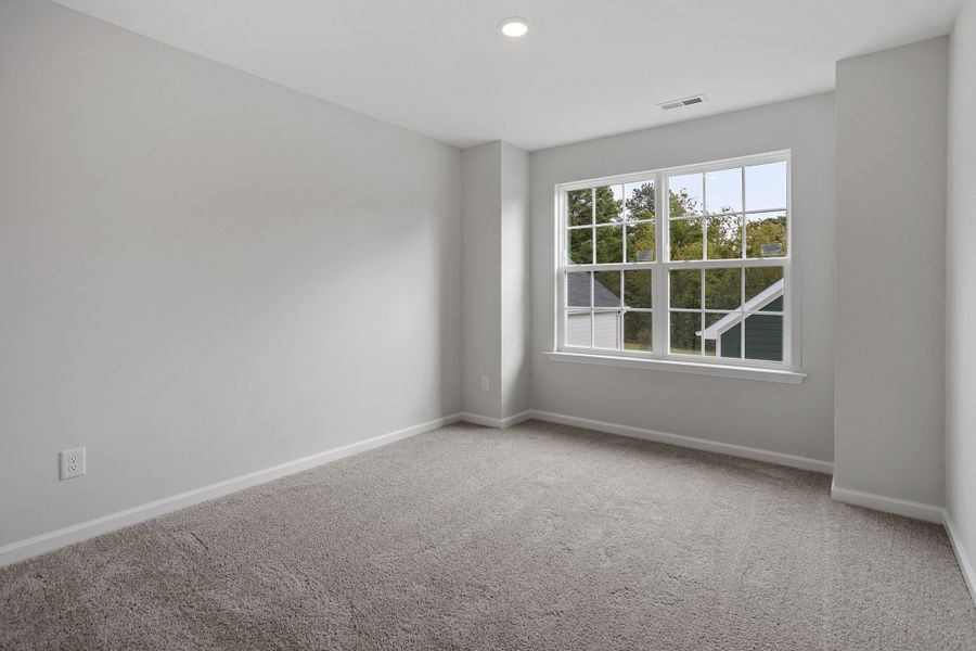 Spacious, unfurnished interior of a new home in Georgias Landing, Raleigh (Image 27).