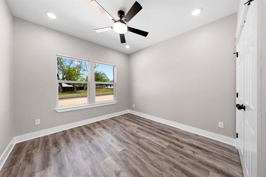 Spacious, unfurnished interior of a new home in , Sulphur Springs (Image 19).