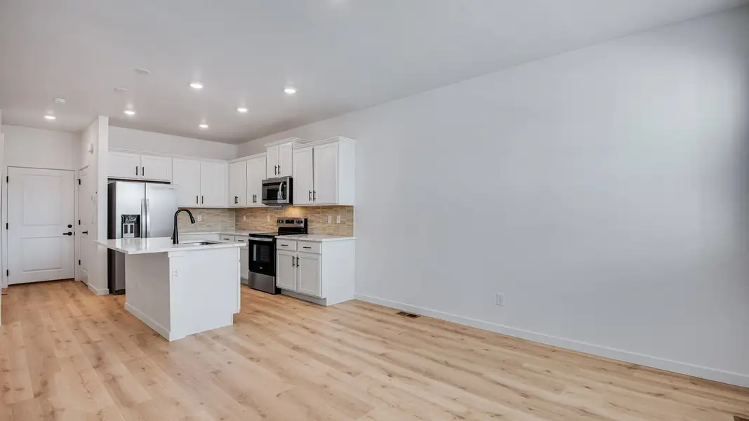 Furnished interior view inside a new home in Arcadia, Denver (Image 8).