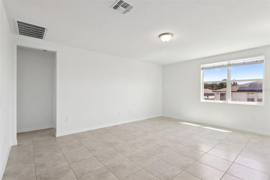 Spacious, unfurnished interior of a new home in Deer Run at Crosswinds, Davenport (Image 33).