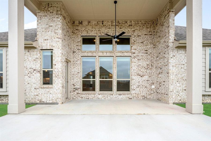 Exterior details and patio area of a home in Hayes Crossing, Midlothian (Image 26).