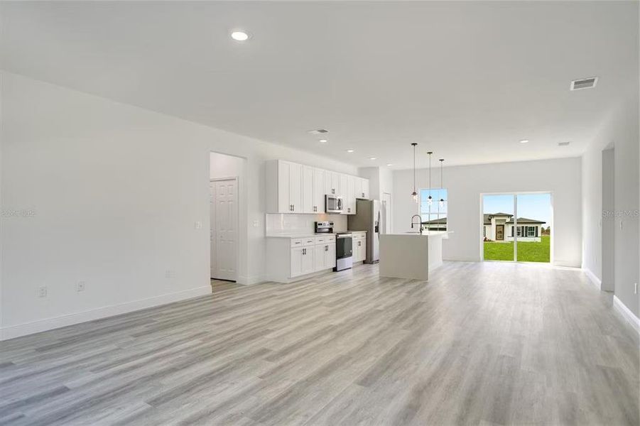 Spacious, unfurnished interior of a new home in , Dunnellon (Image 16).