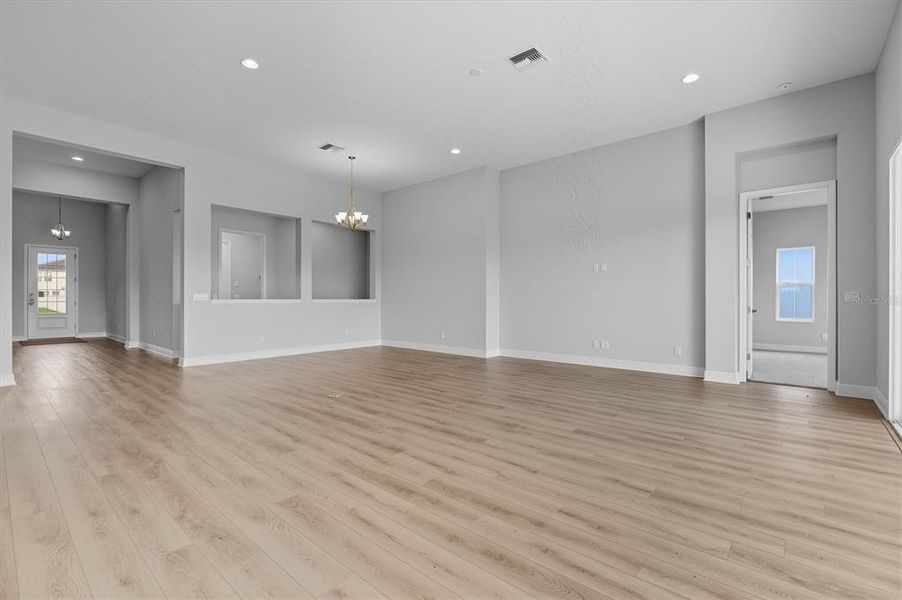 Spacious, unfurnished interior of a new home in Mirada, San Antonio (Image 11).