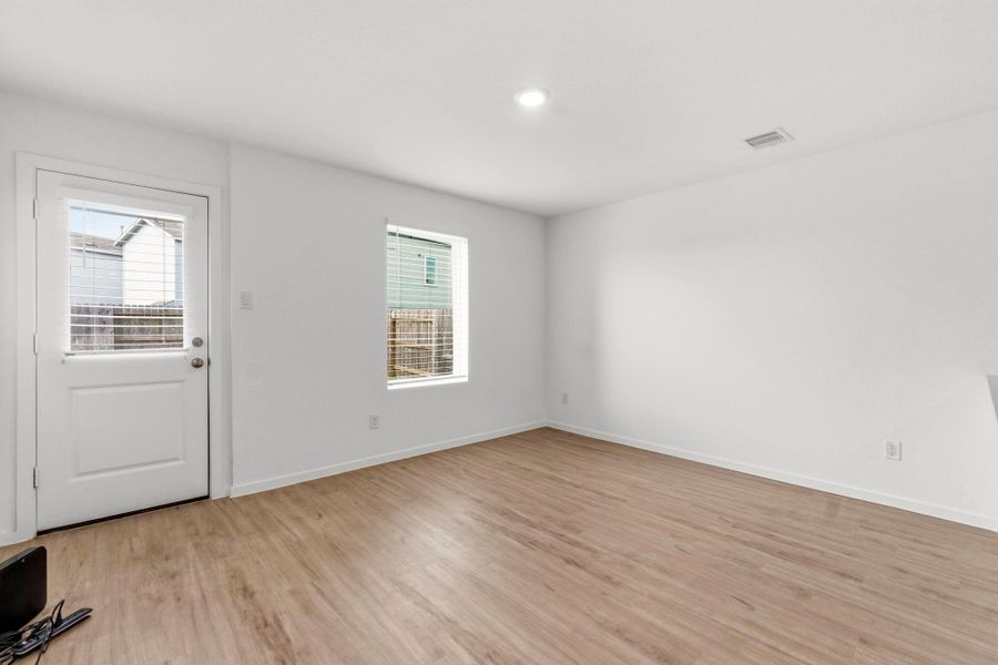 Spacious, unfurnished interior of a new home in Tavola, New Caney (Image 18).