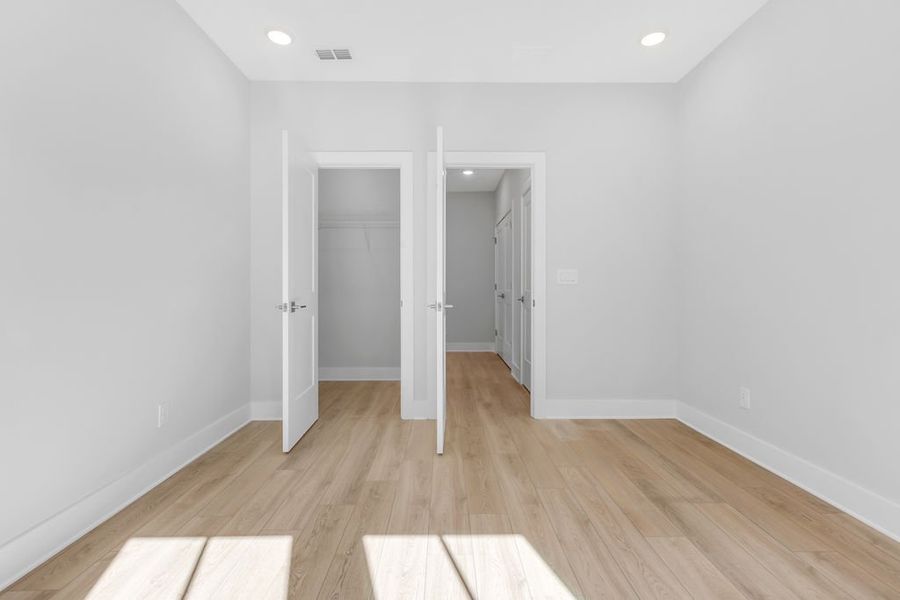 Spacious, unfurnished interior of a new home in Echo Park, Suwanee (Image 35).