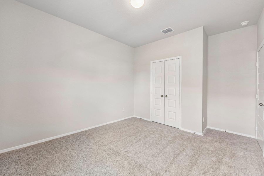 Spacious, unfurnished interior of a new home in Cloverleaf, Austin (Image 27).