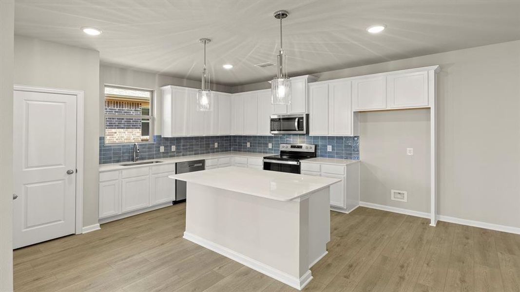 09. 2544 Three Bars - Kitchen (2) 09. 2544 Three Bars - Kitchen (2)