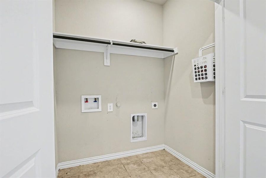 Spacious, unfurnished interior of a new home in Palmilla Springs - Classic Series, Fort Worth (Image 31).