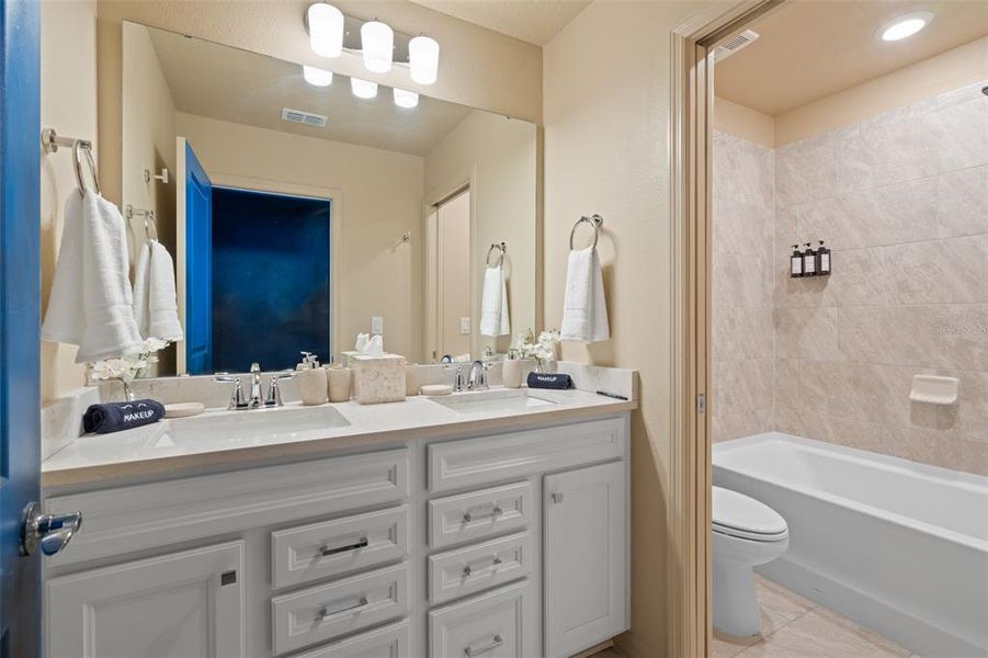 Furnished interior view inside a new home in Windsor Cay Resort, Clermont (Image 8).