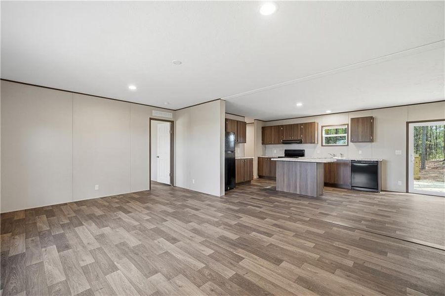 Spacious, unfurnished interior of a new home in , Franklin (Image 30).