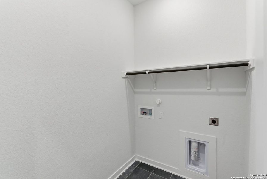 Spacious, unfurnished interior of a new home in The Crossvine – Garden Homes, Schertz (Image 28).