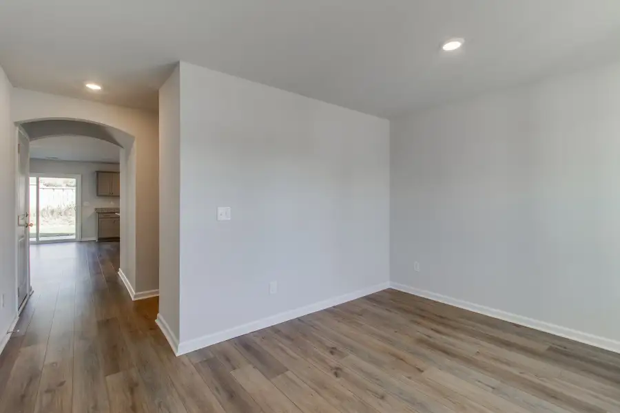 Spacious, unfurnished interior of a new home in Bluefield, Lexington (Image 16).