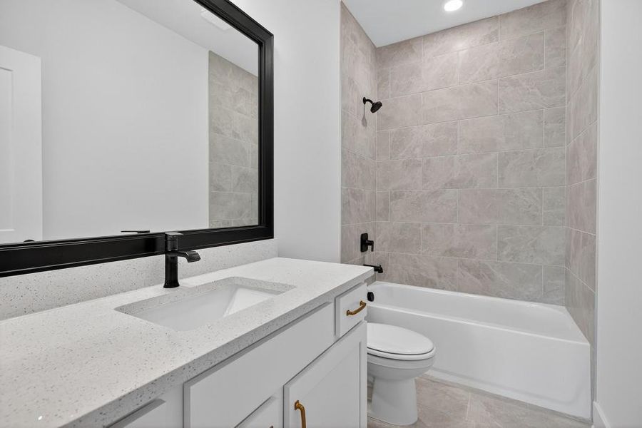 Image 33 of a home in Livingstone Park.