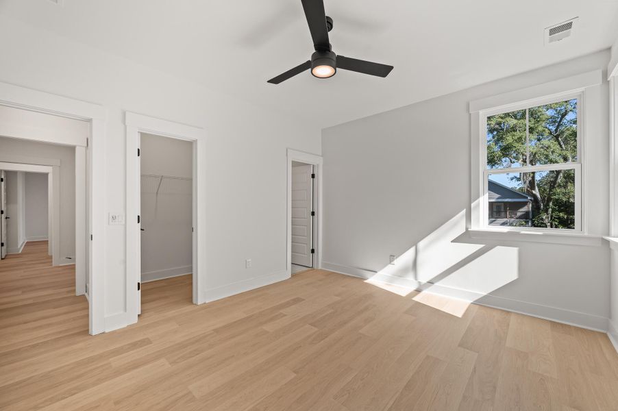 Spacious, unfurnished interior of a new home in , Wando (Image 11).