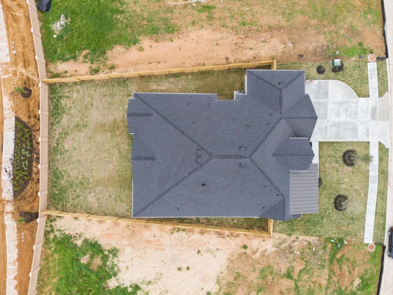 Exterior details and patio area of a home in Briarley, Montgomery (Image 24).