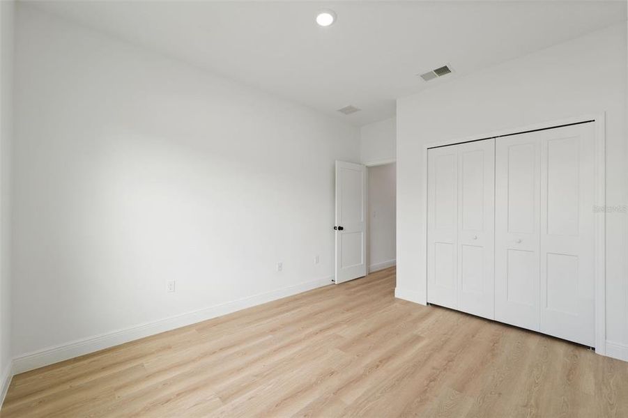 Spacious, unfurnished interior of a new home in , Ocala (Image 28).