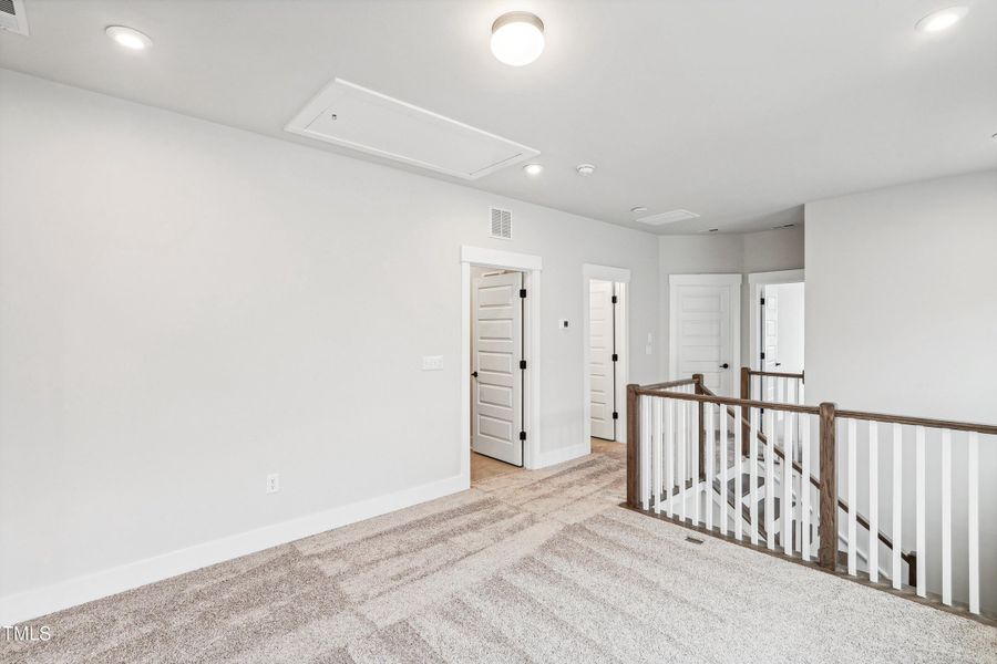 Chatham 562_Hallway_9.24.24_webready Chatham 562_Hallway_9.24.24_webready