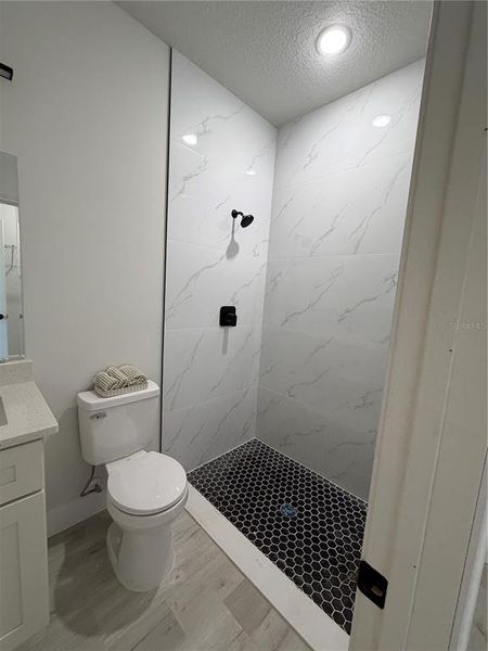 Furnished interior view inside a new home in , Dunnellon (Image 10).