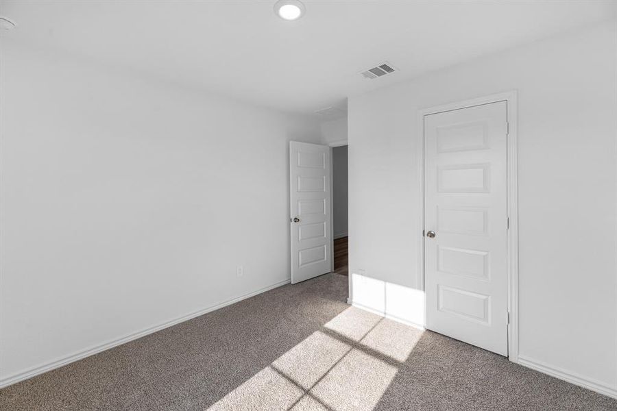 Spacious, unfurnished interior of a new home in Reserve at Mallard Lakes, Orange (Image 25). Spacious, unfurnished interior of a new home in Reserve at Mallard Lakes, Orange (Image 25).