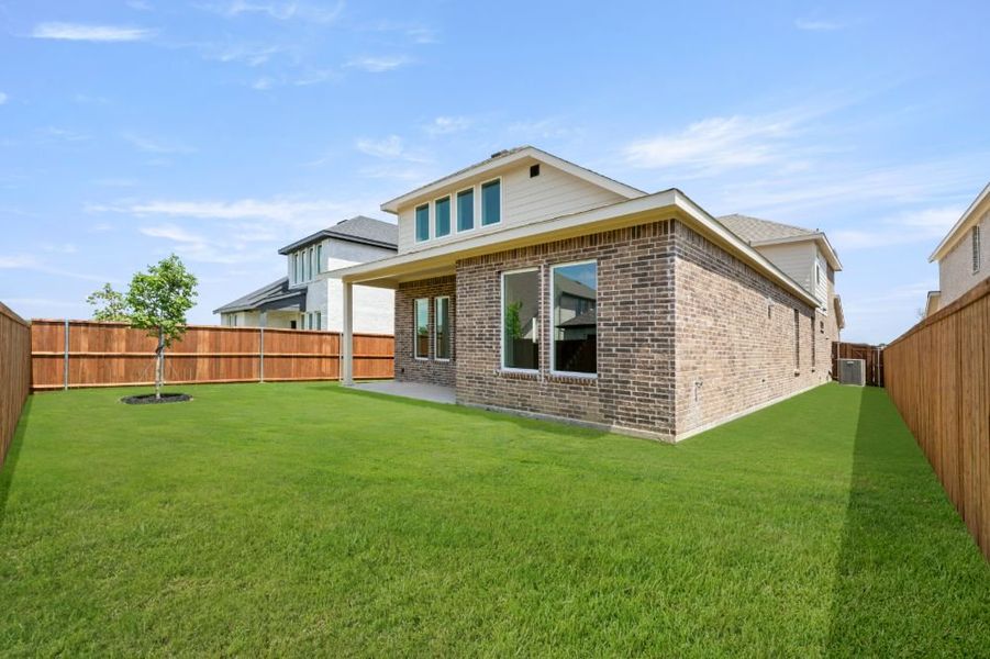 Exterior details and patio area of a home in Creekside, Royse City (Image 30).