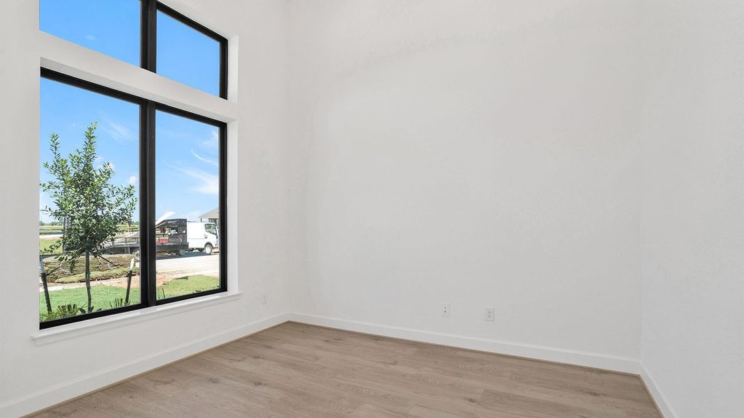Spacious, unfurnished interior of a new home in Lakes of Cane Island, Katy (Image 5).