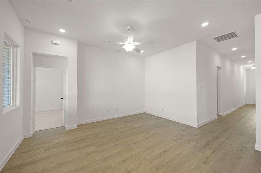 12_661 Tyronza- Living Room-3