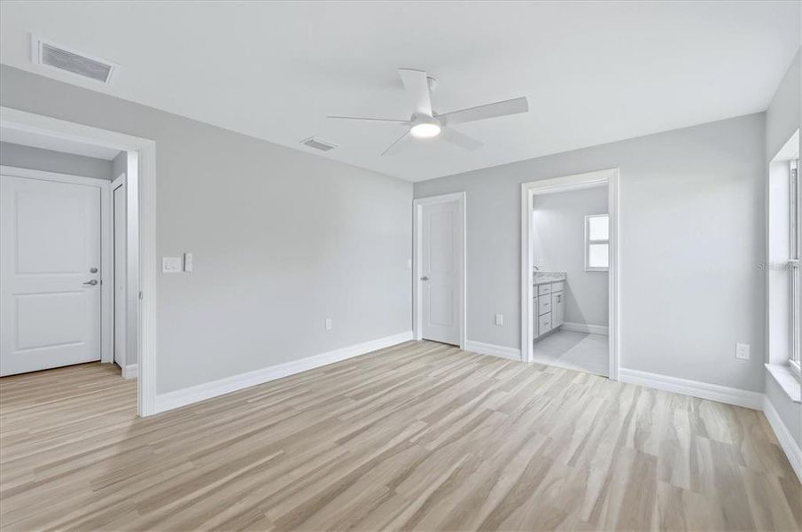 Spacious, unfurnished interior of a new home in , Englewood (Image 22).