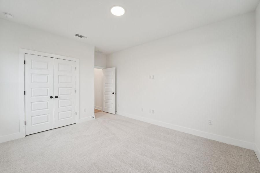 Spacious, unfurnished interior of a new home in Sauls Ranch, Round Rock (Image 18).