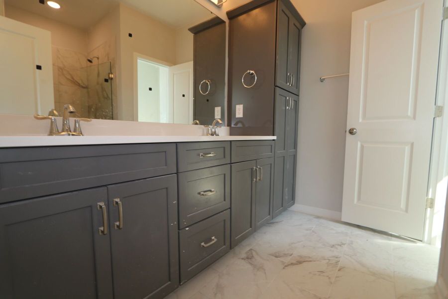 Owner's Bathroom Owner's Bathroom