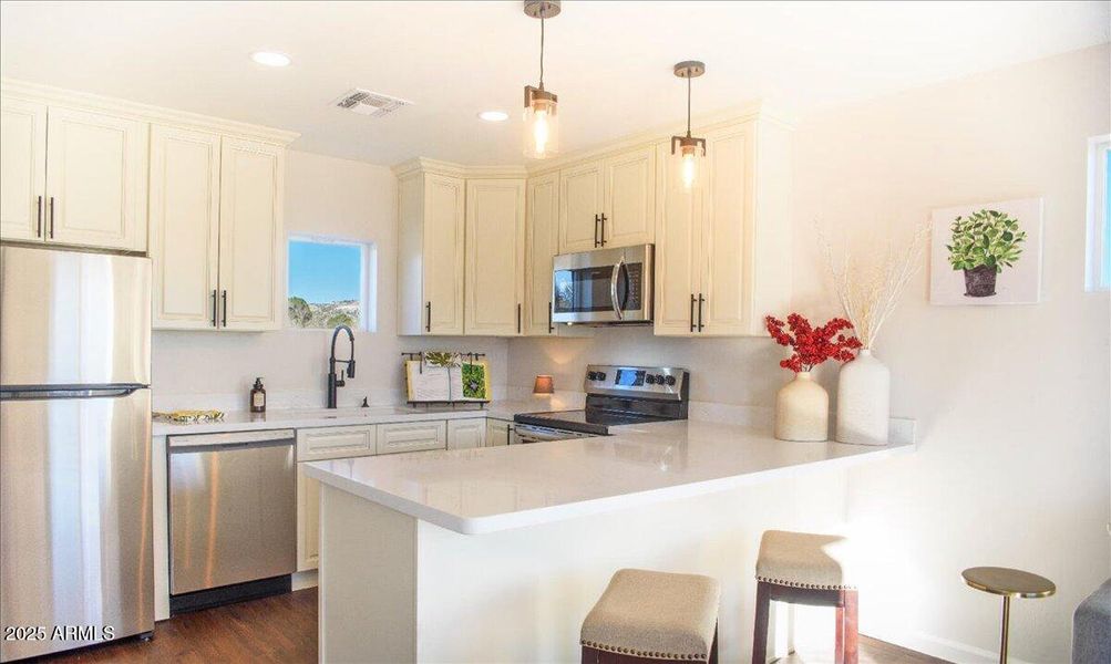 16-Pendant Lighting+Quartz Coun