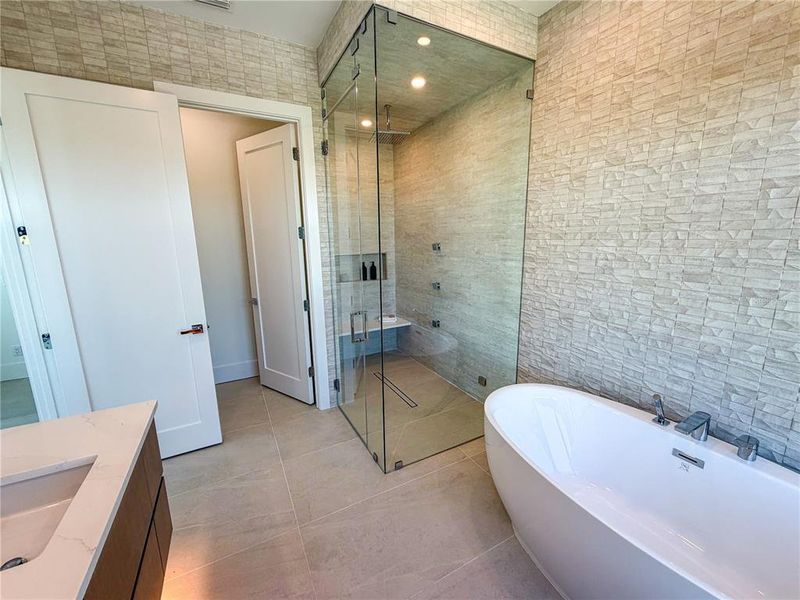 Furnished interior view inside a new home in , Longboat Key (Image 20).