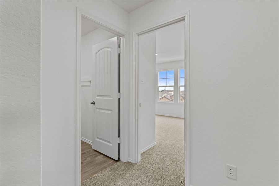 Spacious, unfurnished interior of a new home in Arroyo Ranch, Seguin (Image 13).