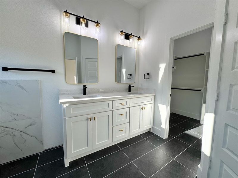 Spacious, unfurnished interior of a new home in , Greenville (Image 28).