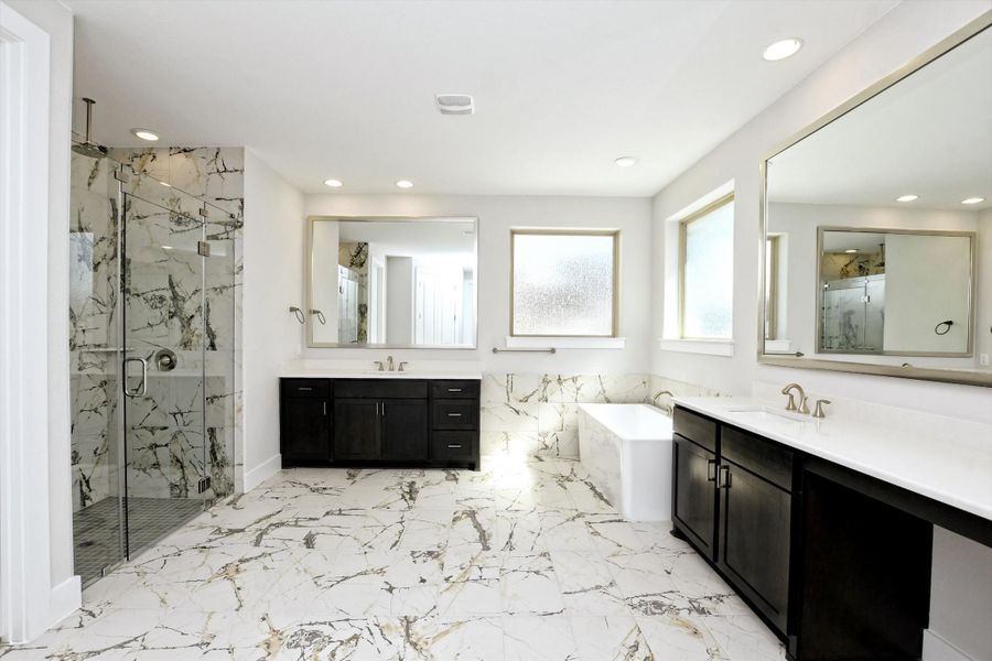 Representative furnished interior of a home built from the Vanderpool II by Giddens Homes in Whispering Wind, Bertram (Image 13).
