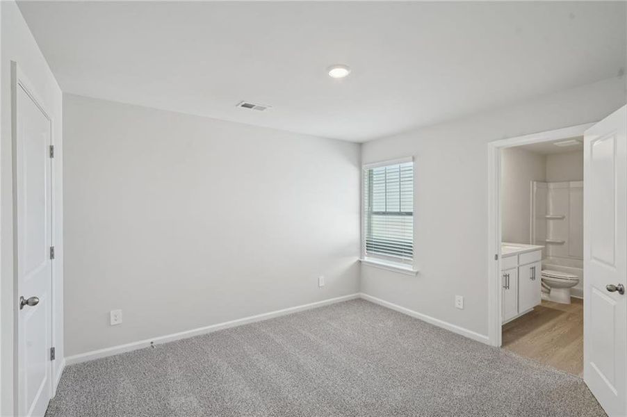 Spacious, unfurnished interior of a new home in Avalon - Parc Series, Conyers (Image 17). Spacious, unfurnished interior of a new home in Avalon - Parc Series, Conyers (Image 17).