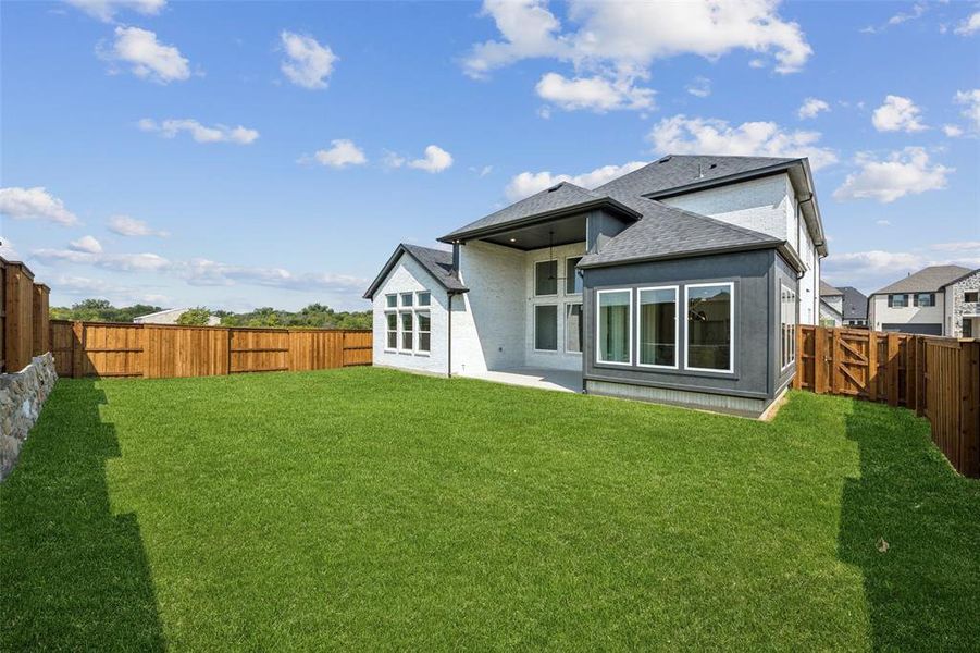 Featuring a spacious private, fenced back yard, the entire family will enjoy plenty of outdoor activities in this fabulous home! Featuring a spacious private, fenced back yard, the entire family will enjoy plenty of outdoor activities in this fabulous home!