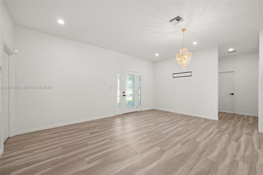 Spacious, unfurnished interior of a new home in , Sebring (Image 22).