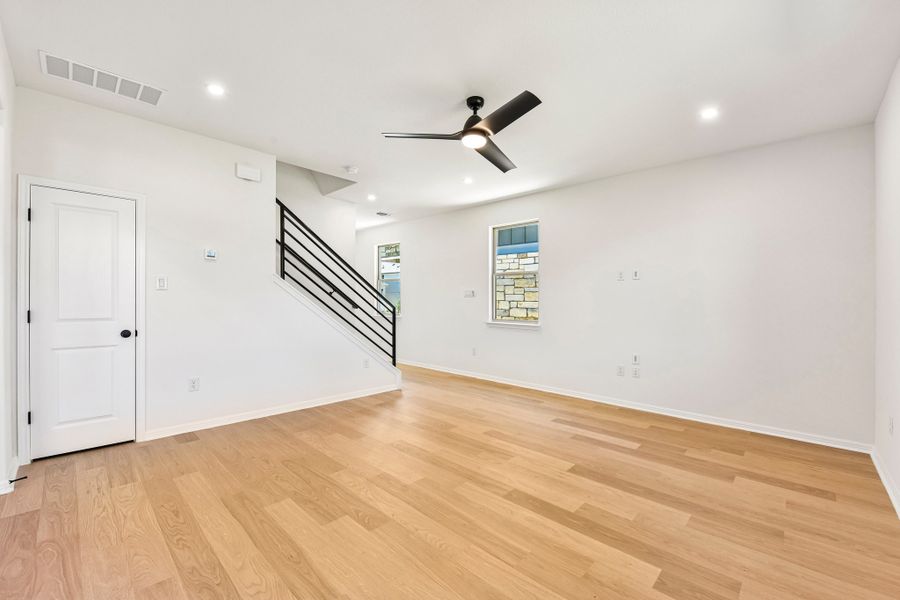 Spacious, unfurnished interior of a new home in Crosswinds, Kyle (Image 14).