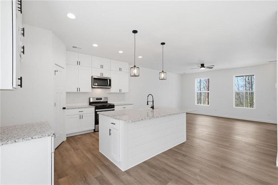 Furnished interior view inside a new home in , Jasper (Image 15).