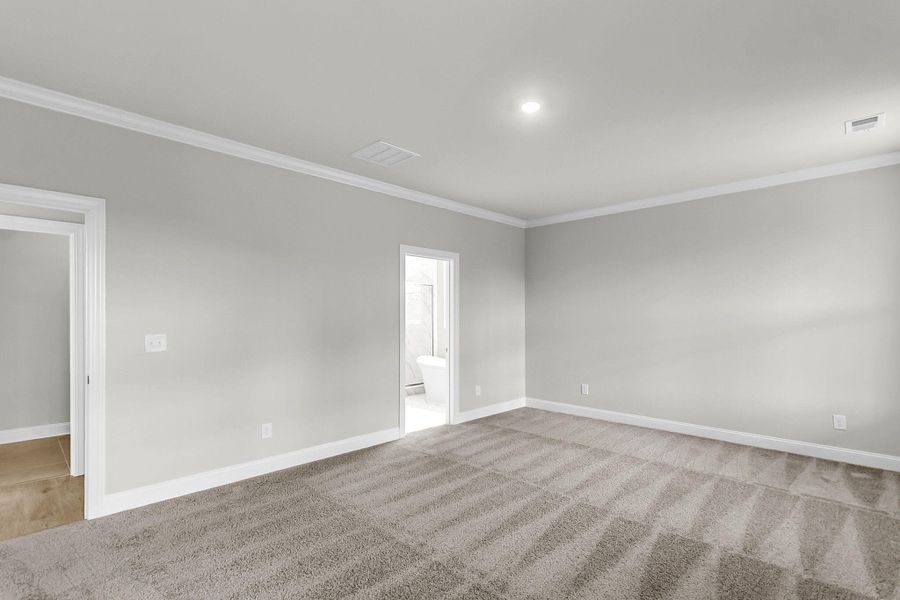 Spacious, unfurnished interior of a new home in Tidewater at Lakes of Cane Bay, Summerville (Image 41).