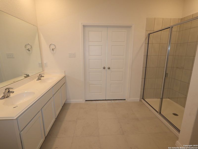 Furnished interior view inside a new home in Agave, San Antonio (Image 13).