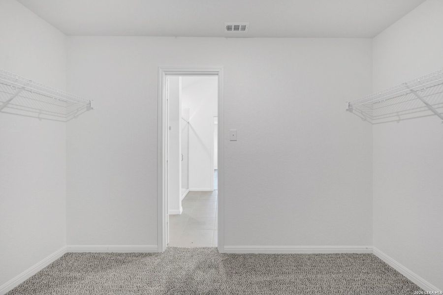 Spacious, unfurnished interior of a new home in Cinco Lakes, San Antonio (Image 21).