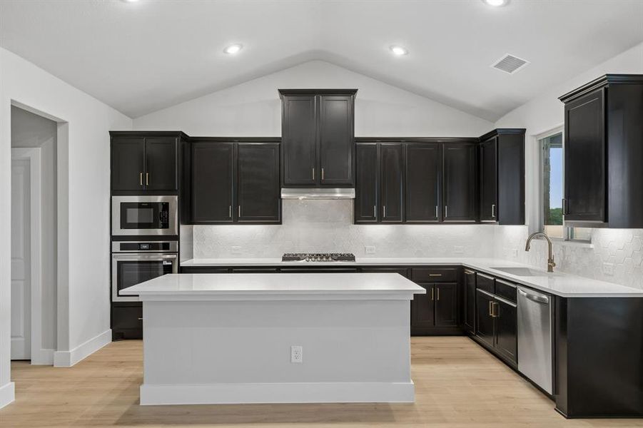 Furnished interior view inside a new home in Ellis Ranch Estates, Waxahachie (Image 9).