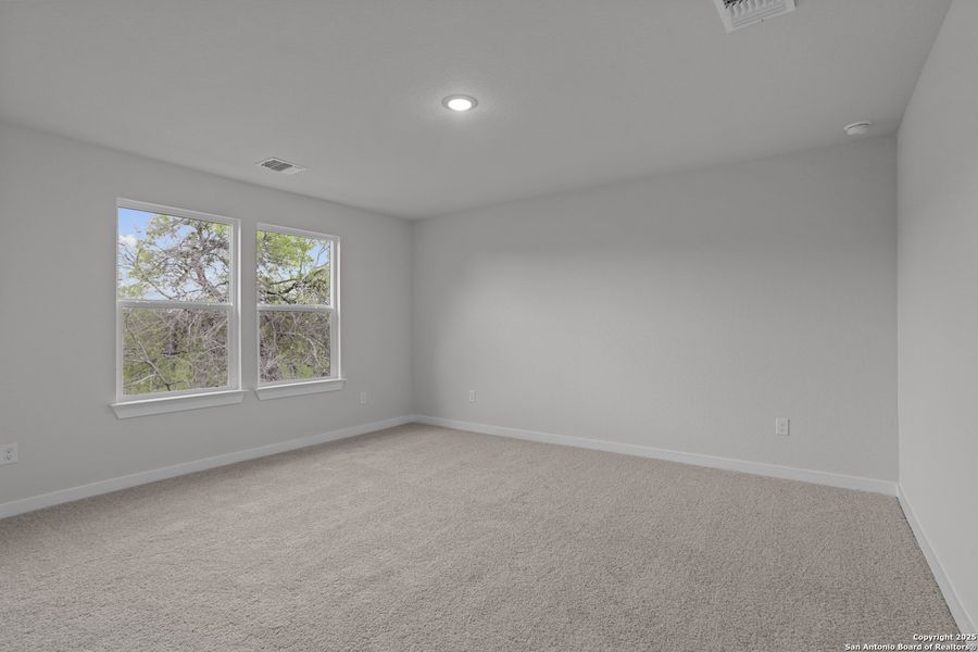 Spacious, unfurnished interior of a new home in Senna, Leon Valley (Image 13).